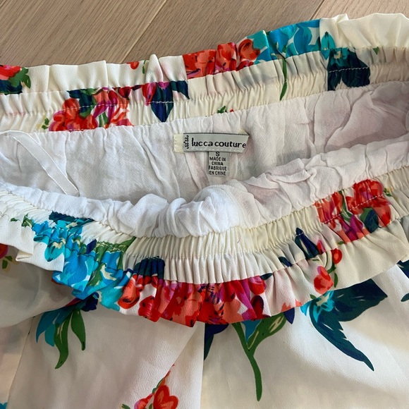 Urban Outfitters flowy floral short. Size small. New condition. - Picture 3 of 6